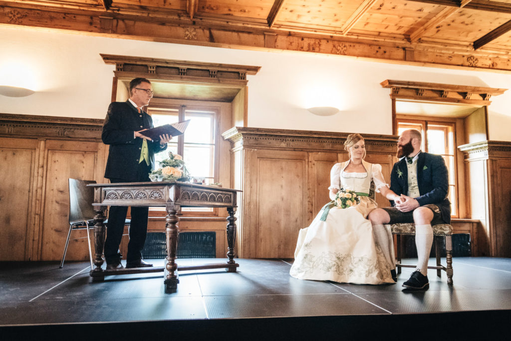 Standesamt Trauung Trachtenhochzeit im Schloß Höch in der Flachau